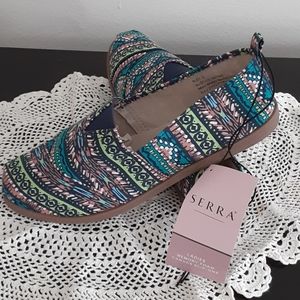 NWT..SERRA Ladies Memory Foam Canvas Slip-ons